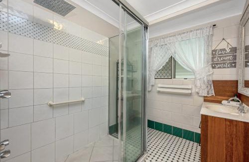 Rasmussen House | Cozy Retreat Ideal for Families or Groups