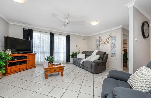 Rasmussen House | Cozy Retreat Ideal for Families or Groups