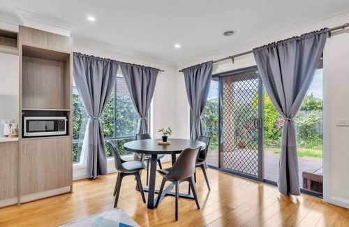 Craigieburn House | Cozy Retreat in the Heart of Craigieburn