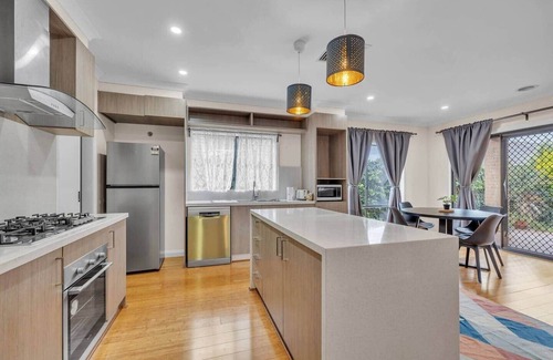 Craigieburn House | Cozy Retreat in the Heart of Craigieburn