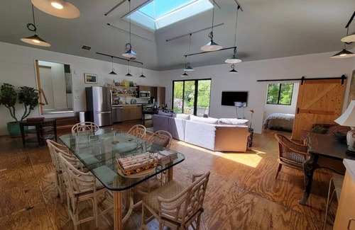 Aptos House | Cozy retreat near woods and sea