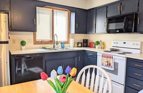 Pottawattamie County Apartment | Cozy Retreat Steps Away from Omaha's Heart