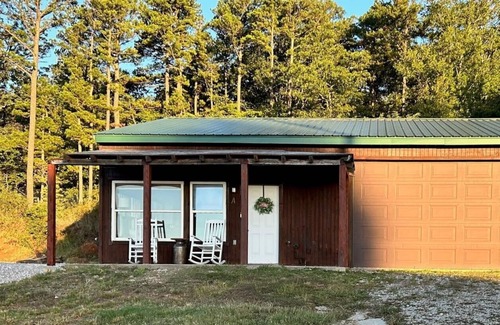 Jasper Cabin | Cozy retreat with picturesque views! Close to restaurants, hiking and river.
