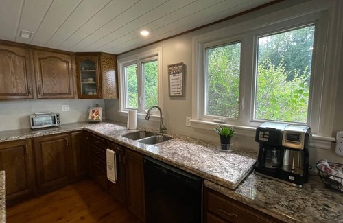 Merrickville-Wolford Cottage | Cozy Riverfront Cottage by Rideau River