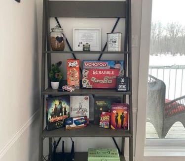 Saint-Andre-d'Argenteuil Ski Chalet | Cozy Riverside Cottage Escape with SPA, Pool Table and Dock Access