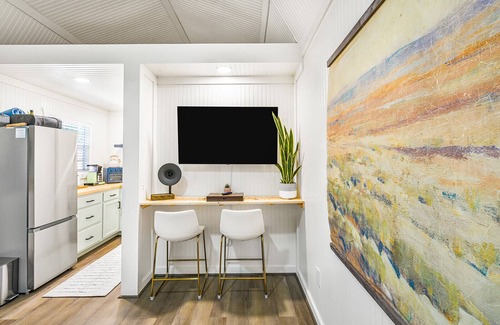 Hays County Cabin | Cozy Romantic TINY HOME CABIN w/FirePit and Blackstone Grill