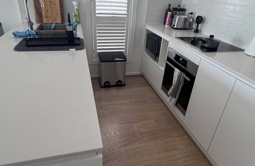 Coombs House | Cozy room in a townhome in Coombs