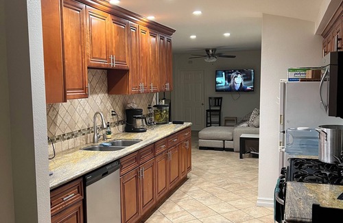Yorktown House | Cozy Room In a Bungalow with WiFi, Blocks From Downtown Huntington Beach