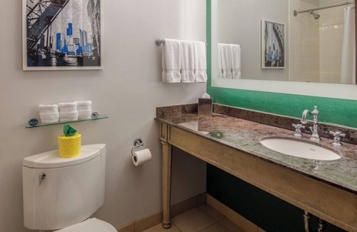 Downtown Chicago Hotel | Cozy Room w/Historic Charm & Modern Amenities in Heart of Chicago