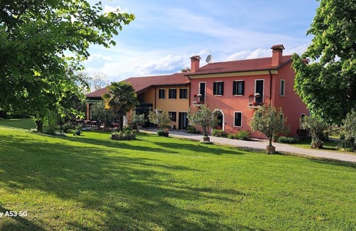 Rovolon House | Cozy rural house in the Euganean Hills with panoramic view and restaurant.