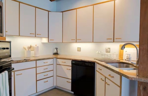 Westbrookville House | Cozy Rustic Farmhouse With Wood Stove