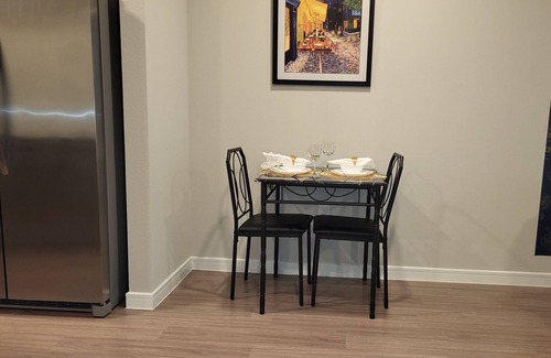 Friendswood Apartment | Cozy's long-term stay in King bed is in Friendswood, Texas, near Houston.