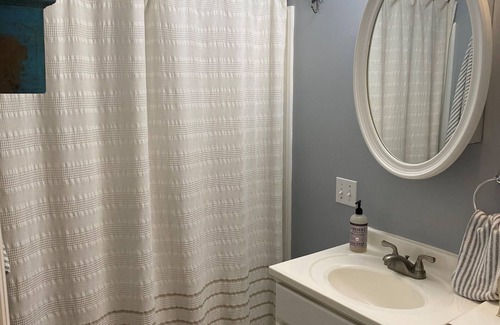 Gloversville House | Cozy Sacandaga Lake Front Retreat