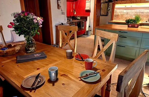 Grainet House | Cozy Sacherl, private whirlpool, sauna and fireplace. Fenced garden.