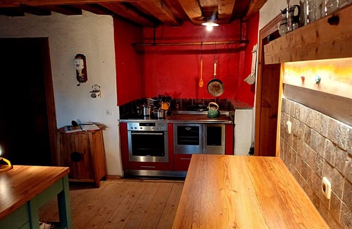 Grainet House | Cozy Sacherl, private whirlpool, sauna and fireplace. Fenced garden.
