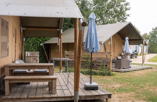 Koudekerke House | Cozy safari tent with kitchen, in a holiday park with the beach at 1 km.