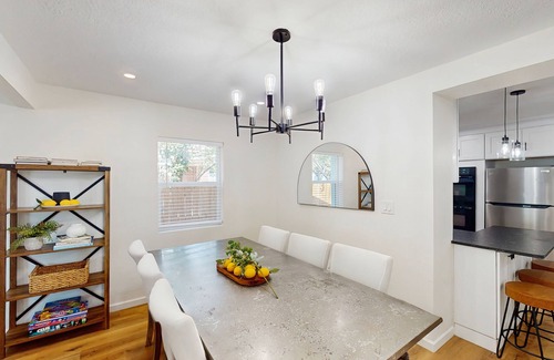 Jefferson House | Cozy San Antonio home with kitchen, living room, WIFI and great location