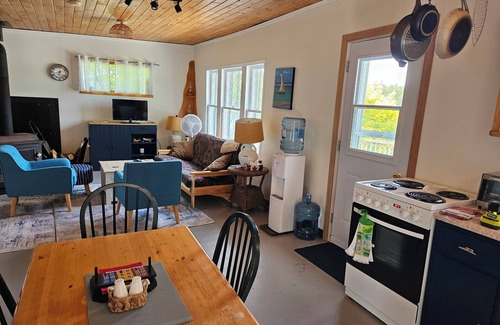 Heckmans Island Cabin | Cozy Sea Front Cottage