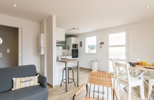 Portbail Cottage | Cozy Seaside Home: 2-Bedrooms, 350m from Beach, WiFi, BBQ, Pet-Friendly