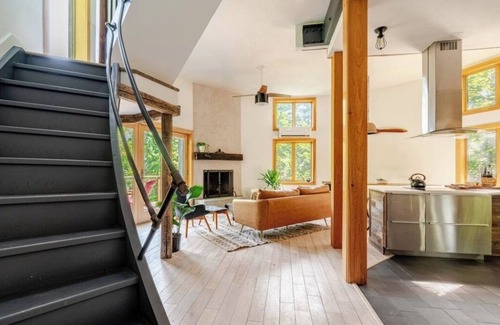 Willow Ski Chalet | Cozy Silo with Sunset Mountain Views near Woodstock