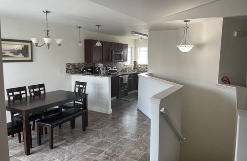 Abbott Loop House | Cozy single family home in South Anchorage