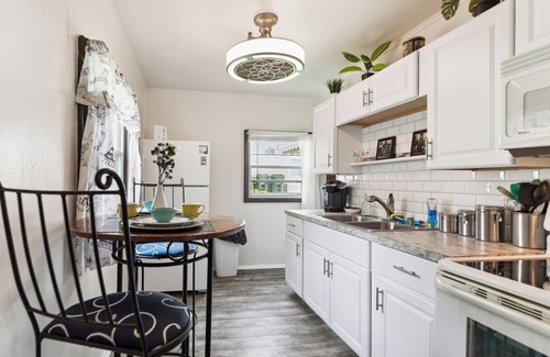 Cuyahoga Falls House | Cozy single level 3 bedroom home 5 beds fits 8 guests comfortably.