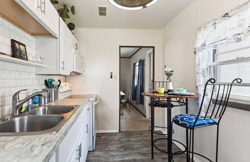 Cuyahoga Falls House | Cozy single level 3 bedroom home 5 beds fits 8 guests comfortably.