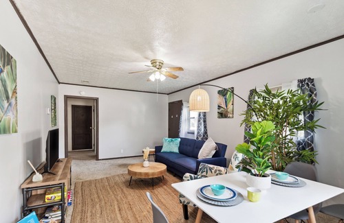 Cuyahoga Falls House | Cozy single level 3 bedroom home 5 beds fits 8 guests comfortably.