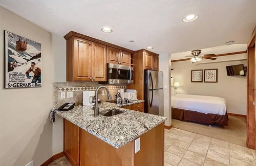 Peak 9 Apartment | Cozy Ski-In/Out Studio In Building 4 | Kitchen | Hot Tubs, Dog Friendly