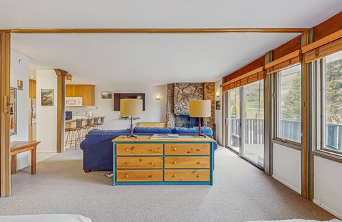 Snowmass Village Apartment | Cozy ski-in/ski-out condo with pool in summer & hot tub, year round