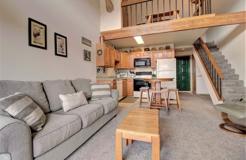 Wildernest Condo | Cozy Ski Studio With Breathtaking Views! DD402E