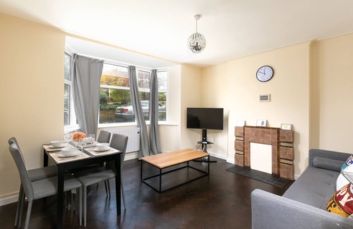 Fortis Green Apartment | Cozy Skyvillion Apartment