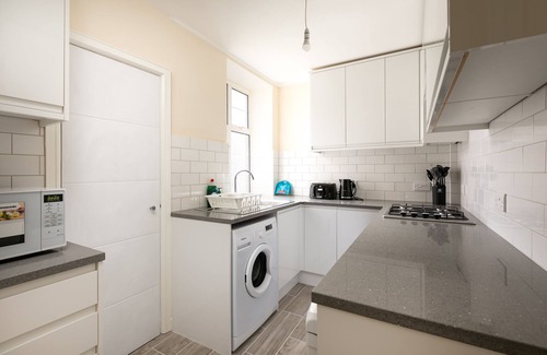 Fortis Green Apartment | Cozy Skyvillion Apartment