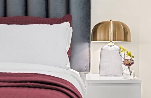 Downtown Baltimore Hotel | Cozy & Sleek King Studio in Historic Mt. Vernon