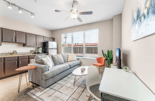 Pleasant Valley Apartment | Cozy SoCo 1BR King Suite w/GymPickleballLaundry