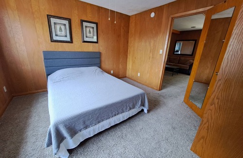 St. Charles Apartment | Cozy/Spacious home near Whitewater State Park!