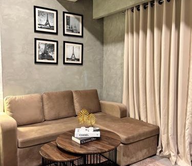 Kaunlaran Apartment | Cozy Spacious Hotel Type Condo with PS5 Smart TV and WiFi
