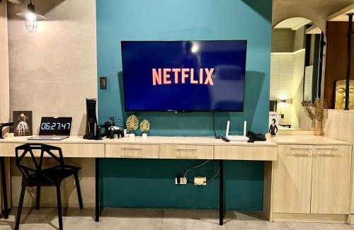 Kaunlaran Apartment | Cozy Spacious Hotel Type Condo with PS5 Smart TV and WiFi