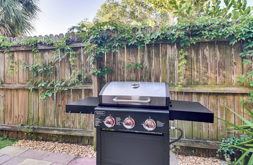 South Pinellas Community Council Cottage | Cozy St Pete Home ~ 2 Mi to Madeira Beach!