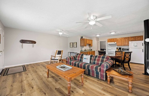 Westview Apartment | Cozy Stay | Perfect for Work and Getaway Seekers!