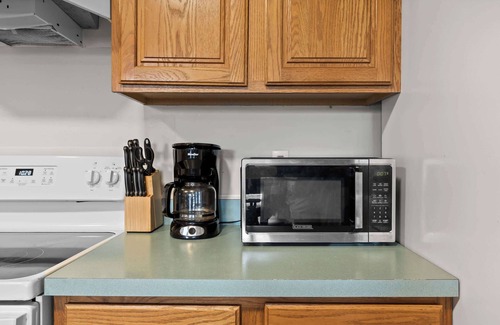 Westview Apartment | Cozy Stay | Perfect for Work and Getaway Seekers!
