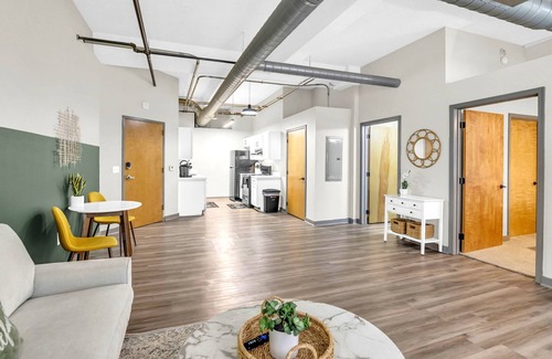 Mission Apartment | Cozy Stay Power Light Area Pool w Free Parking