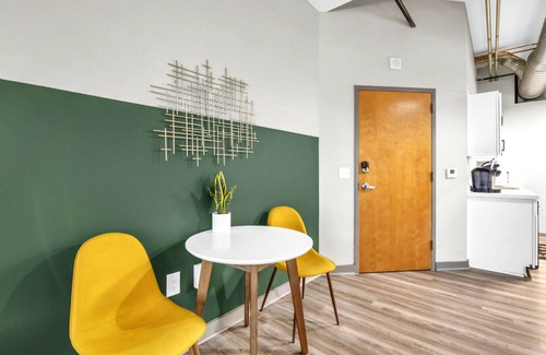 Mission Apartment | Cozy Stay Power Light Area Pool w Free Parking