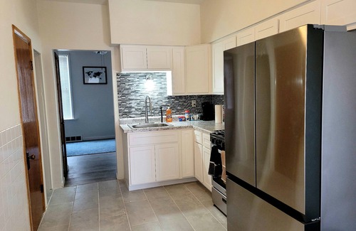 St. Louis House | Cozy STL Newport Suite, close to Downtown, Hospitals, Universities, and schools.