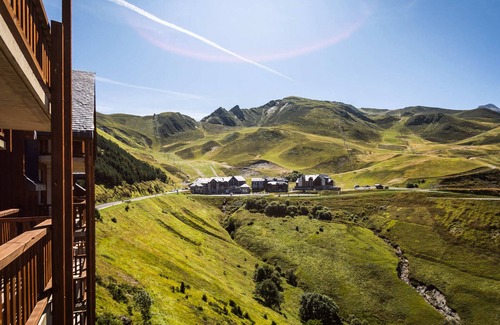 Peyragudes Apartment | Cozy studio 4 ppl, balcony, 400m from slopes, free shuttle, Spa included, Peyragudes