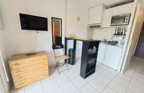 Marseillan Plage Apartment | Cozy Studio Apartment with Pool Access near Beach in Marseillan, Sleeps 4