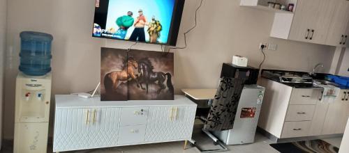 Nairobi Hotel | Cozy studio apartment samax luxury homes located at waiyaki way Amaziah apartments