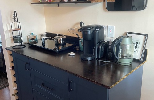 Marblehead Apartment | Cozy studio in charming Marblehead.