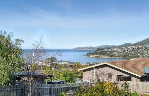 Blackmans Bay Apartment | Cozy Studio Retreat | Blackmans