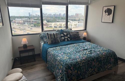 Greenway Plaza-Upper Kirby Apartment | Cozy Studio